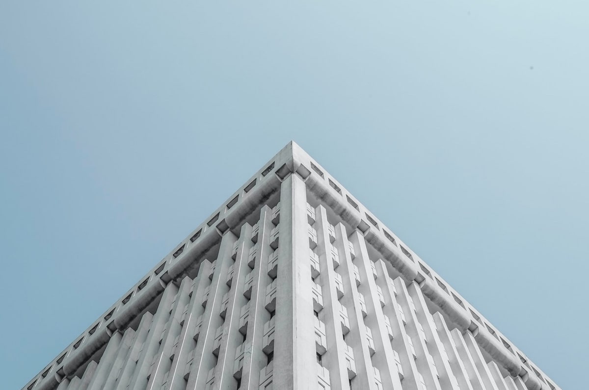 队长风范,曼联落后时B费利用肖疗伤时间来回指导大部分队友