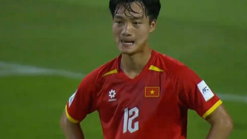 免费高清中超赛事视频在线观看无插件-韩国读秒绝平!比赛进入加时赛,越南球员落泪,阮庭北葬送好局